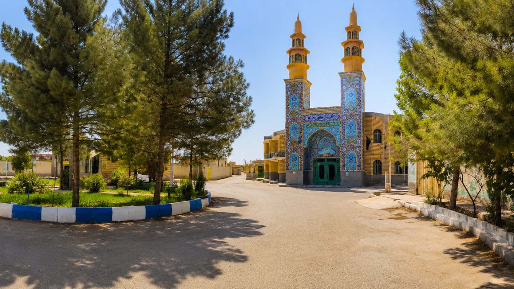 مسجد و میدان اصلی روستای نعیمآباد